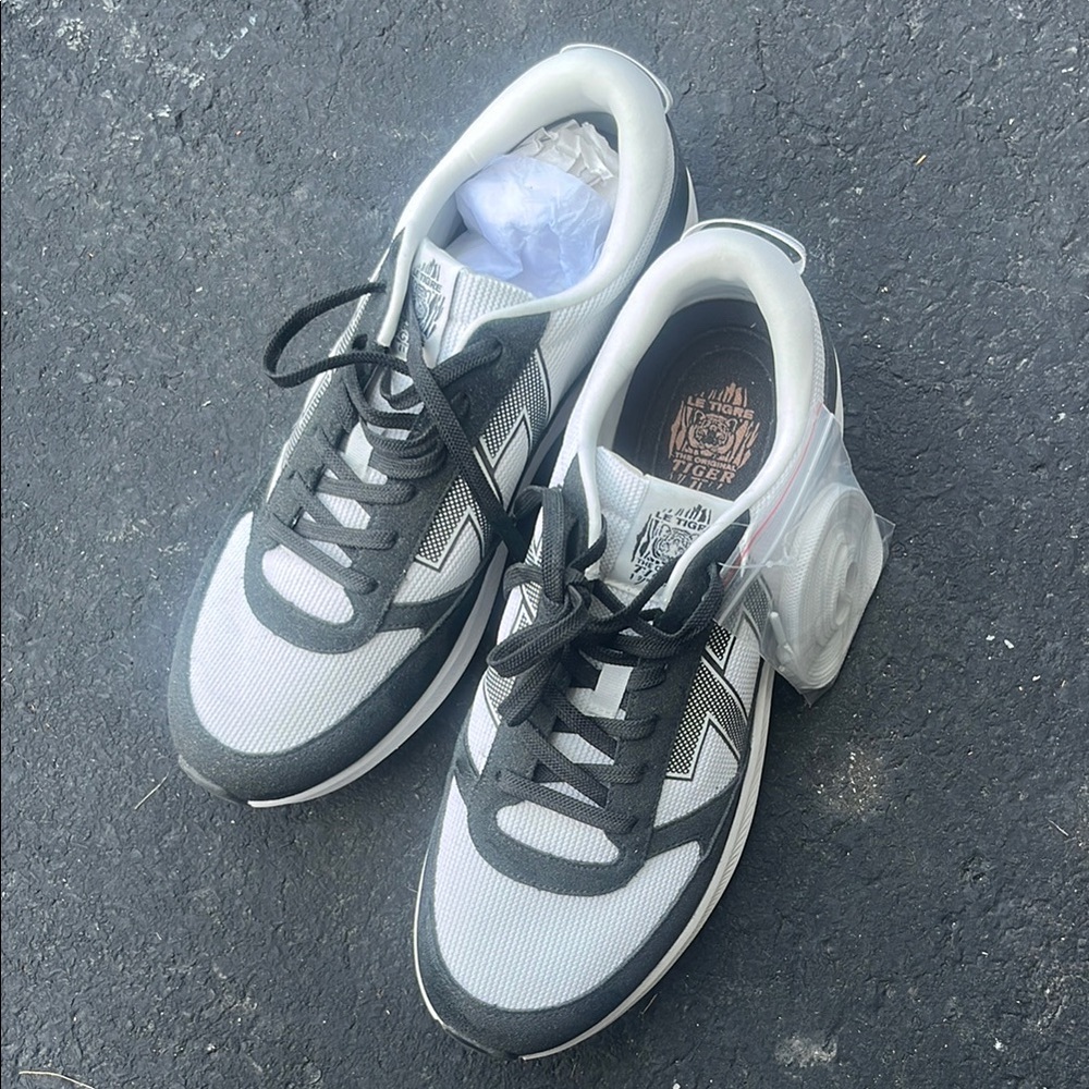 Le Tigre Monochrome Athletic Sneakers